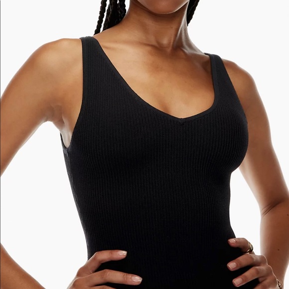 Aritzia Tops - Aritzia Double V Scult knit tank